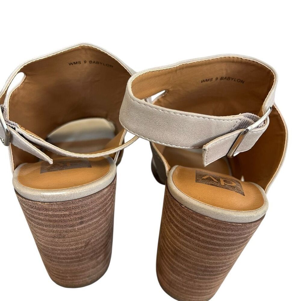 NWOT DOLCE VITA BRISTA TAUPE/GRAY BLOCK HEEL SANDALS WOMENS SIZE 9 - Picture 3 of 4